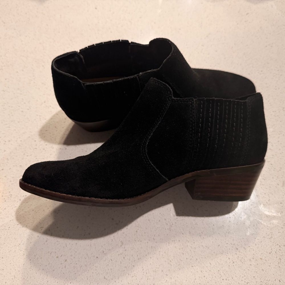 Lucky Brand LP-Folley Suede Ankle Bootie Black Size 8 Elastic Goring Stacked - Picture 4 of 9